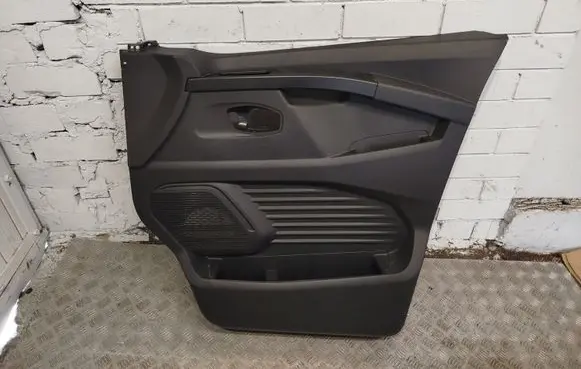 Renault Trafic III (X82) Front door card panel trim 809001543R 809004716R