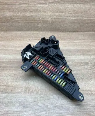 BMW 5 E60 E61 Fuse module 9138830 USED