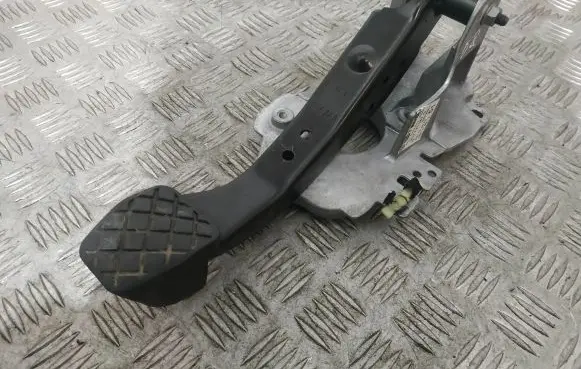 Volkswagen PASSAT CC Brake pedal 3C2721057G 1K2721117B
