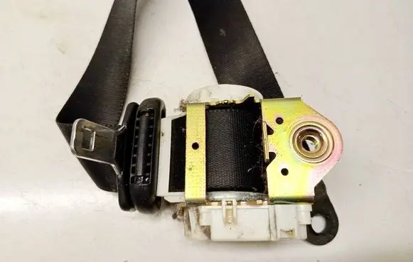 Ford Focus Front seatbelt 33032387G
