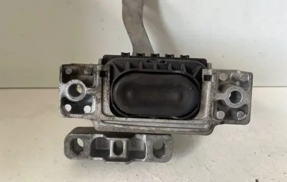Skoda Octavia Mk3 (5E) Engine mount bracket G3114074