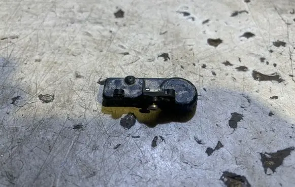 Dodge Challenger Tire pressure sensor 006FDDD6 56029398AB 2012DJ0856