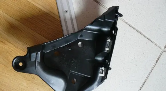 Volvo XC60 Front bumper mounting bracket 31323758