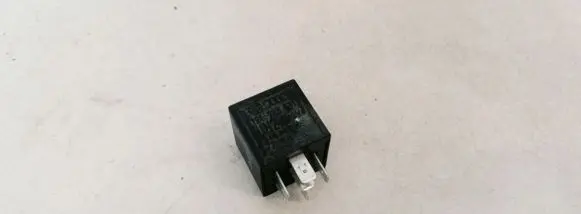 Volkswagen Polo III 6N 6N2 6NF Other relay 7M0951253A 95VW10K705CA