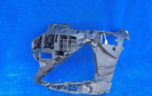 BMW 2 G42 Front bumper mounting bracket 8098197