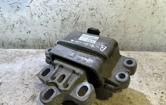 Volkswagen PASSAT B7 Engine mount bracket 1K0199555