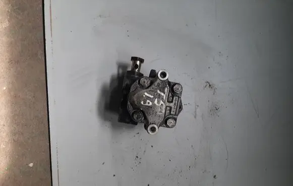 Volkswagen Transporter - Caravelle T5 Power steering pump