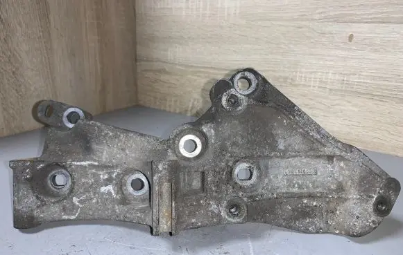 Renault Megane II Generator/alternator bracket 8200327134