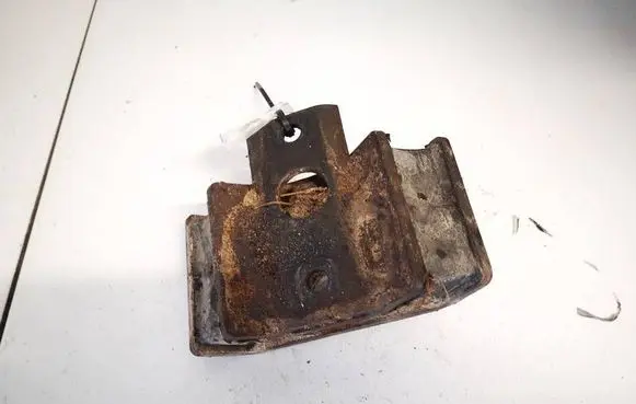 Opel Frontera B Engine mount bracket