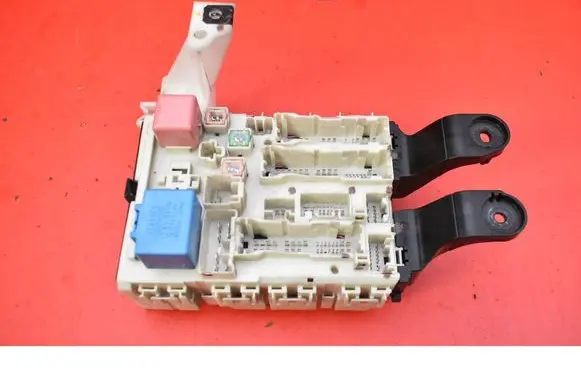 Toyota Avensis Verso Fuse box set 82730-05160-B