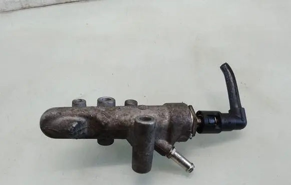 Opel Astra H Fuel distributor 55168200