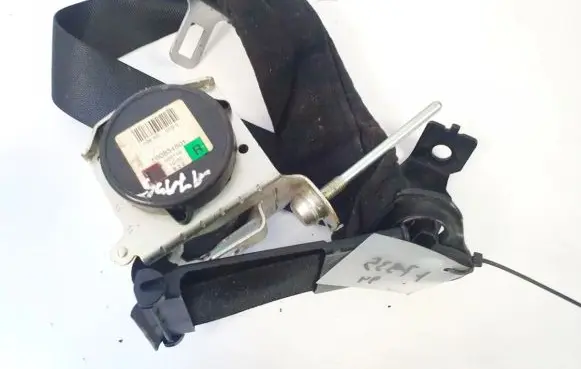 Opel Zafira B Front seatbelt 560834801