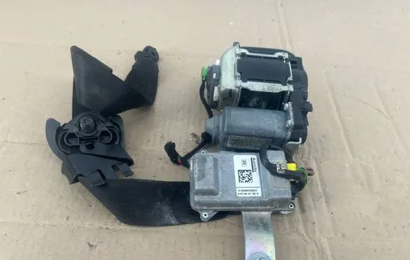 Mercedes-Benz C W204 Front seatbelt 607565100D 7426000203 0000702258