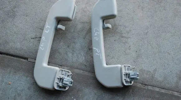 Engine bonnet (hood) release handle
