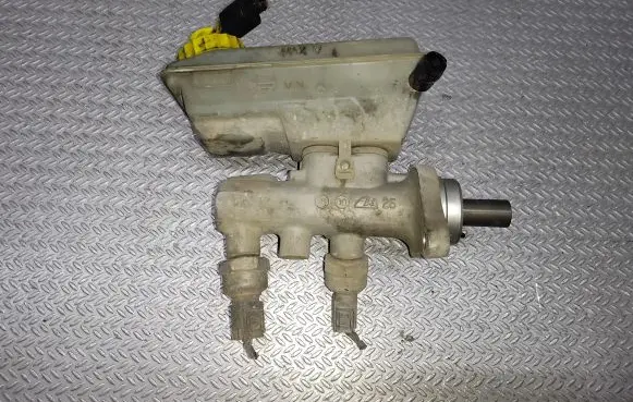 Volkswagen Sharan Master brake cylinder 7M3611303