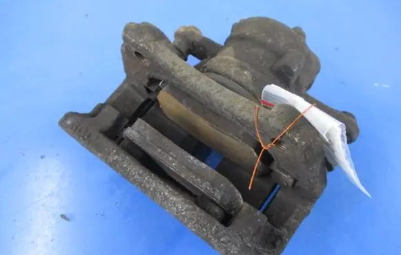 Renault Clio III Front brake caliper