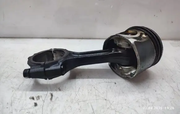 KIA Sorento Piston with connecting rod