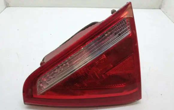 Tailgate rear/tail lights