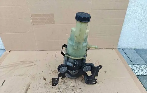 Citroen Jumpy Power steering pump 9818127580