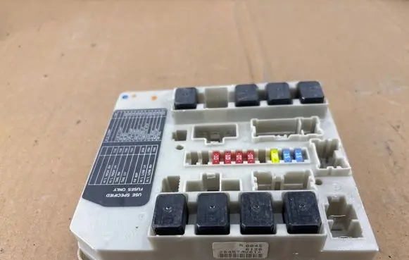 Nissan Note (E11) Fuse box set 284B7AX61A R0045 6120
