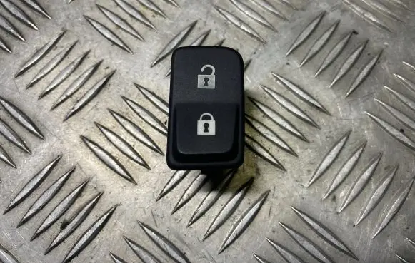 Volvo V50 Central locking switch button 30669958 30669957 03451500