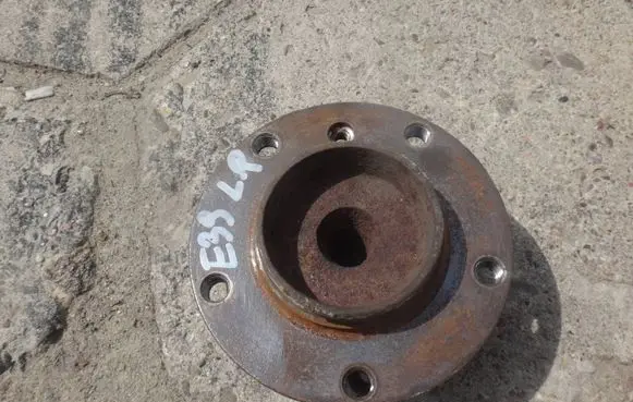 BMW 5 E39 Front wheel bearing hub
