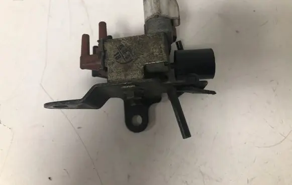 Suzuki Swift I Turbo solenoid valve 1811780F00