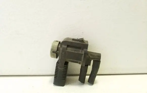 Volkswagen PASSAT B6 Turbo solenoid valve 1J0906283C