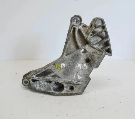 Audi A3 S3 8P Engine mounting bracket 06J199207F