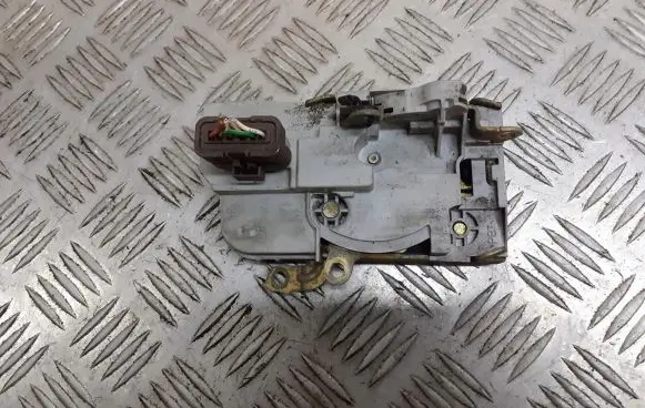 Peugeot 406 Front door lock 6PIN