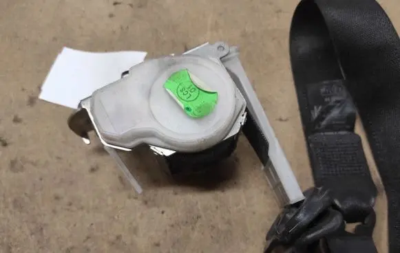 Opel Vectra C Front seatbelt 13128271N 13146617F