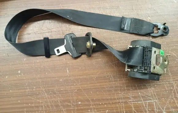 Renault Trafic II (X83) Front seatbelt 