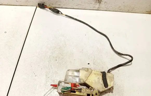 Ford Sierra Front door lock 89fba220k78ab 89fg220a20b