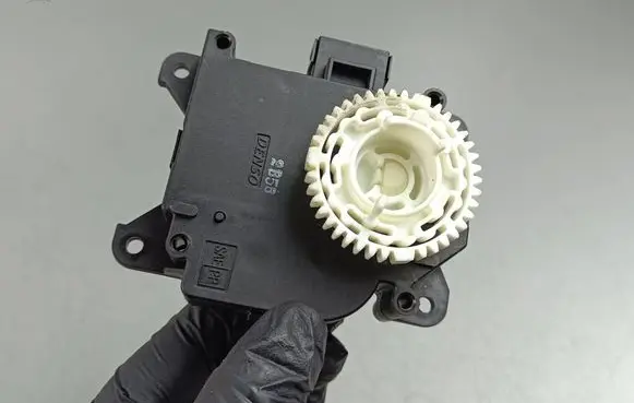 Toyota GT 86 Air flap motor/actuator 1138003400 2B7211
