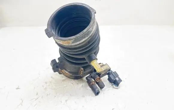 Mazda 6 Air intake hose/pipe L81313221