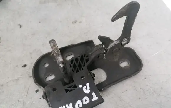 Volkswagen Touran I Engine bonnet/hood lock/latch loop/hook 1T0823480A