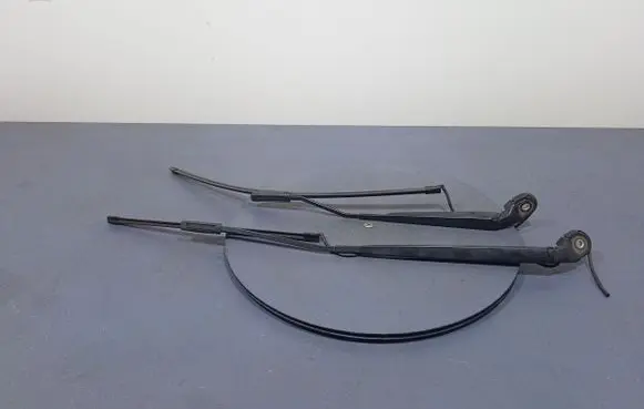 Front wiper blade arm