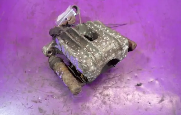 Volkswagen Golf IV Rear brake caliper