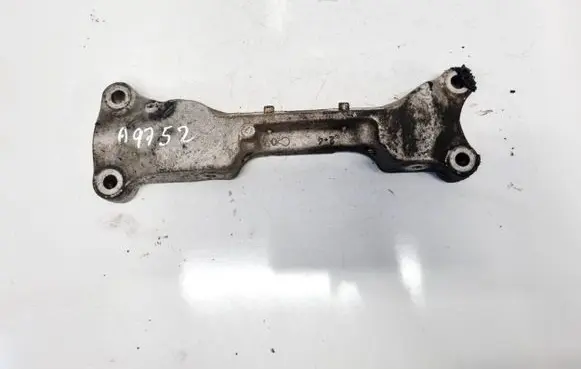Peugeot 207 Engine mounting bracket 9654165780
