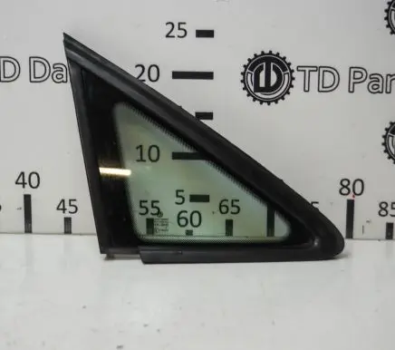 Volkswagen Touran I Front door vent window glass four-door 1T0845412