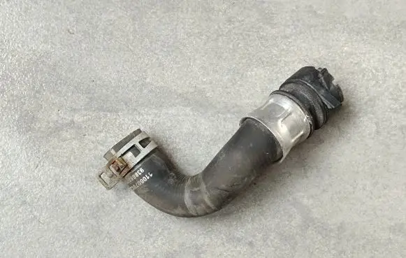 Opel Vivaro Engine coolant pipe/hose 110607802R 93866076