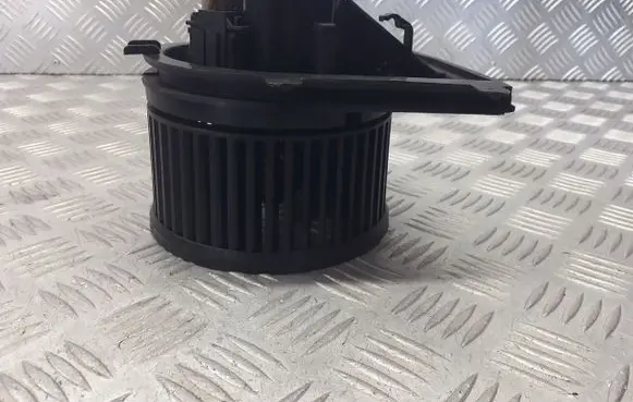 Skoda Octavia Mk1 (1U) Front door blower motor 1J1819021C