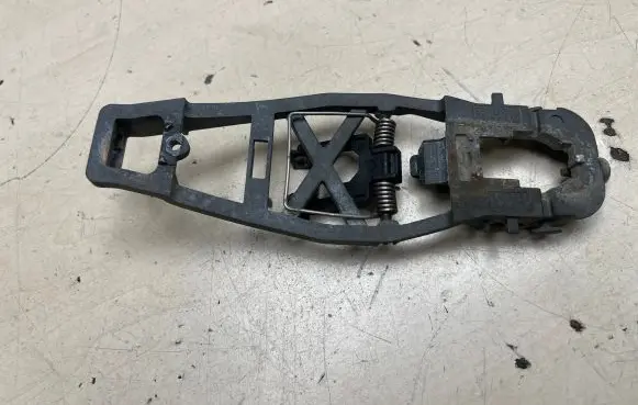 Rear door exterior handle/bracket
