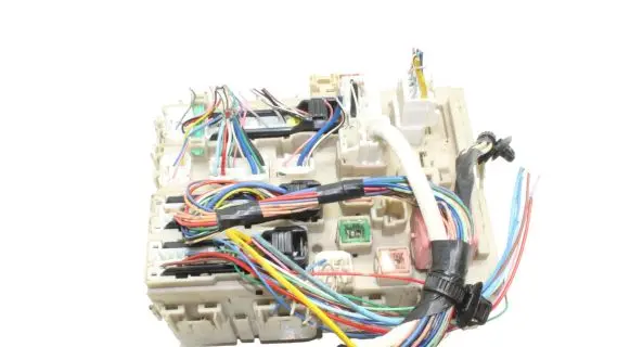 Toyota Avensis T270 Relay mounting block 8273005C80