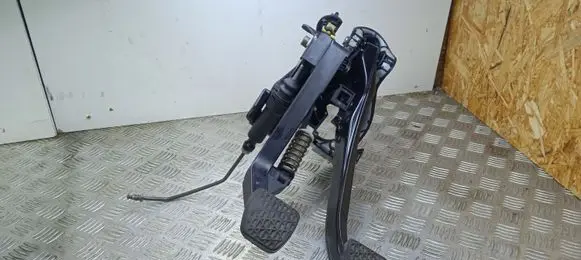 Mercedes-Benz C AMG W204 Pedal assembly A2042905001