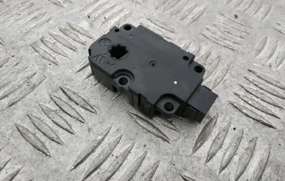 Audi A8 S8 D4 4H Intake manifold valve actuator/motor CZ1139300854 ZBAT0045D06AT