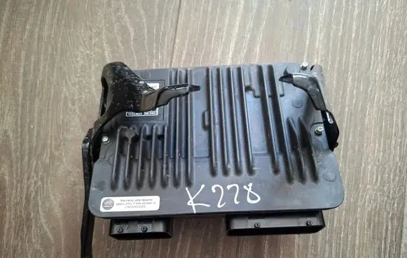 Lexus ES 250 - 300 - 330 Engine control unit/module 896613TK30