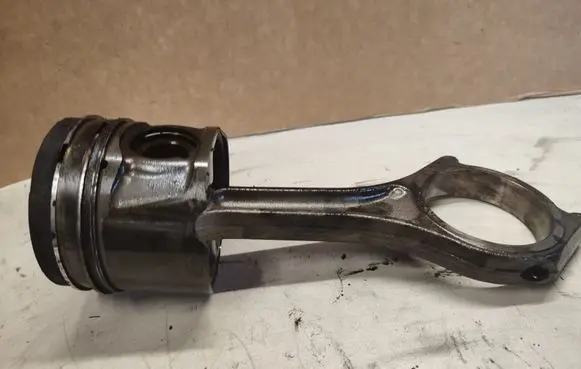 Jaguar S-Type Piston with connecting rod