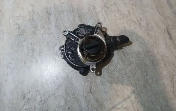 Audi A6 S6 C6 4F Vacuum pump 06E145100C