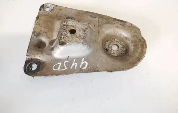 Volkswagen PASSAT B5 Engine mounting bracket 8d0399541